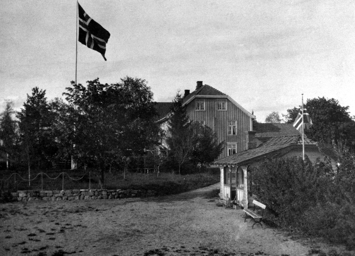 Anno Domkirkeodden, OTTESTAD GARD, HOVEDBYGNING OG LEKESTUE, FLAGGSTANG, 1945
