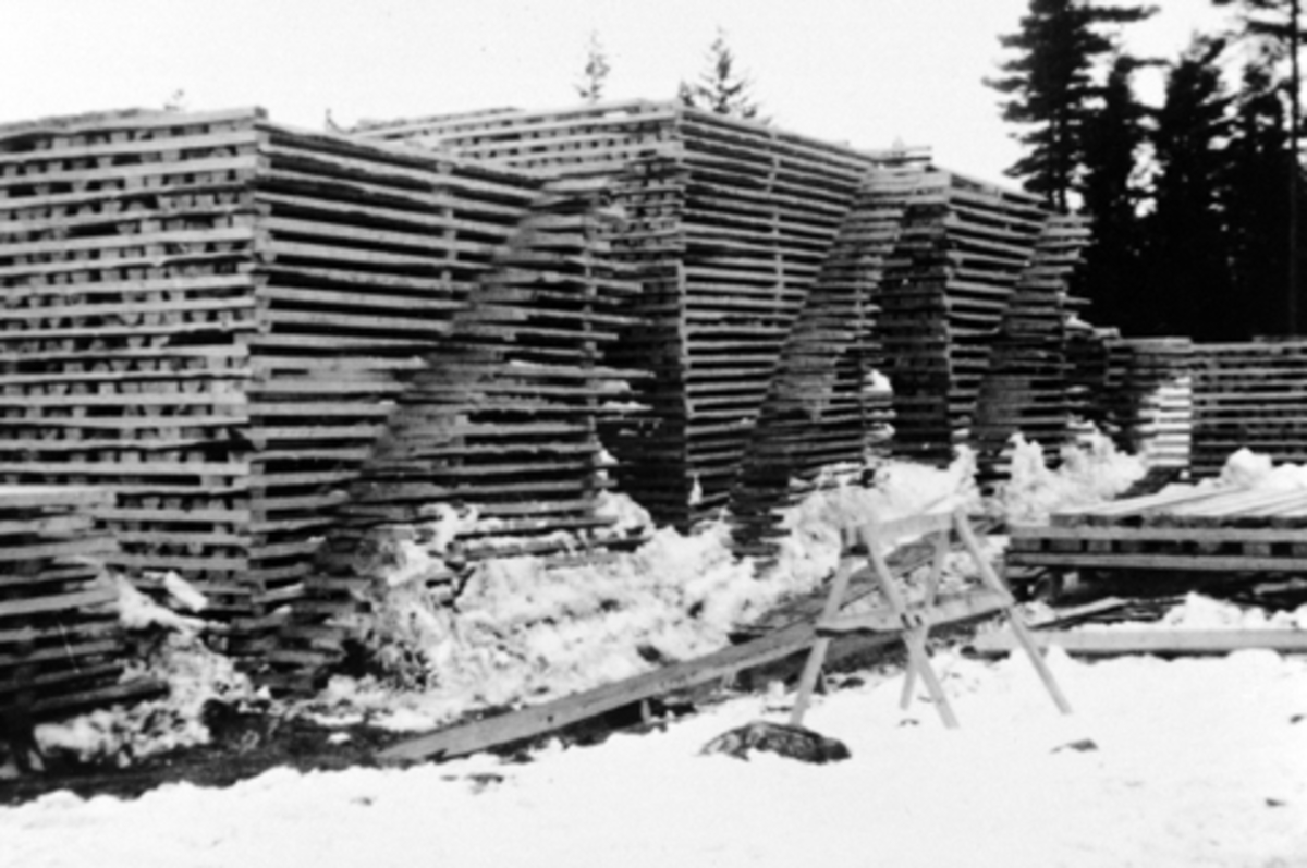 Anno Domkirkeodden, GJØVIKSAGA. PLANKESTABEL. MATERIALER.