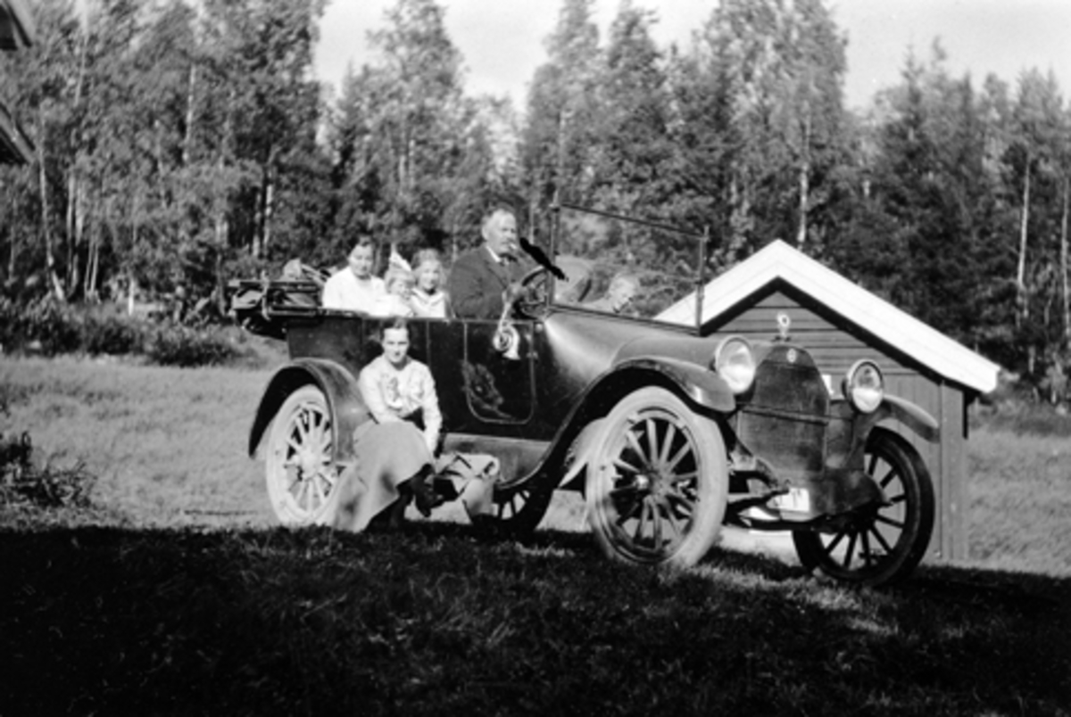 Anno Domkirkeodden, MINERVA D-1, OLE HOUGSRUD, HOV, TANGEN, PERSONBIL, UKJENTE PERSONER.