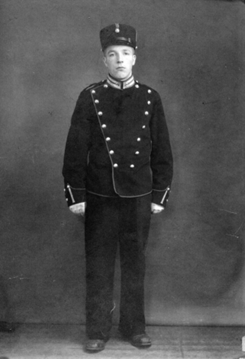 Anno Domkirkeodden, NILS MYHRE I MILITÆRUNIFORM
