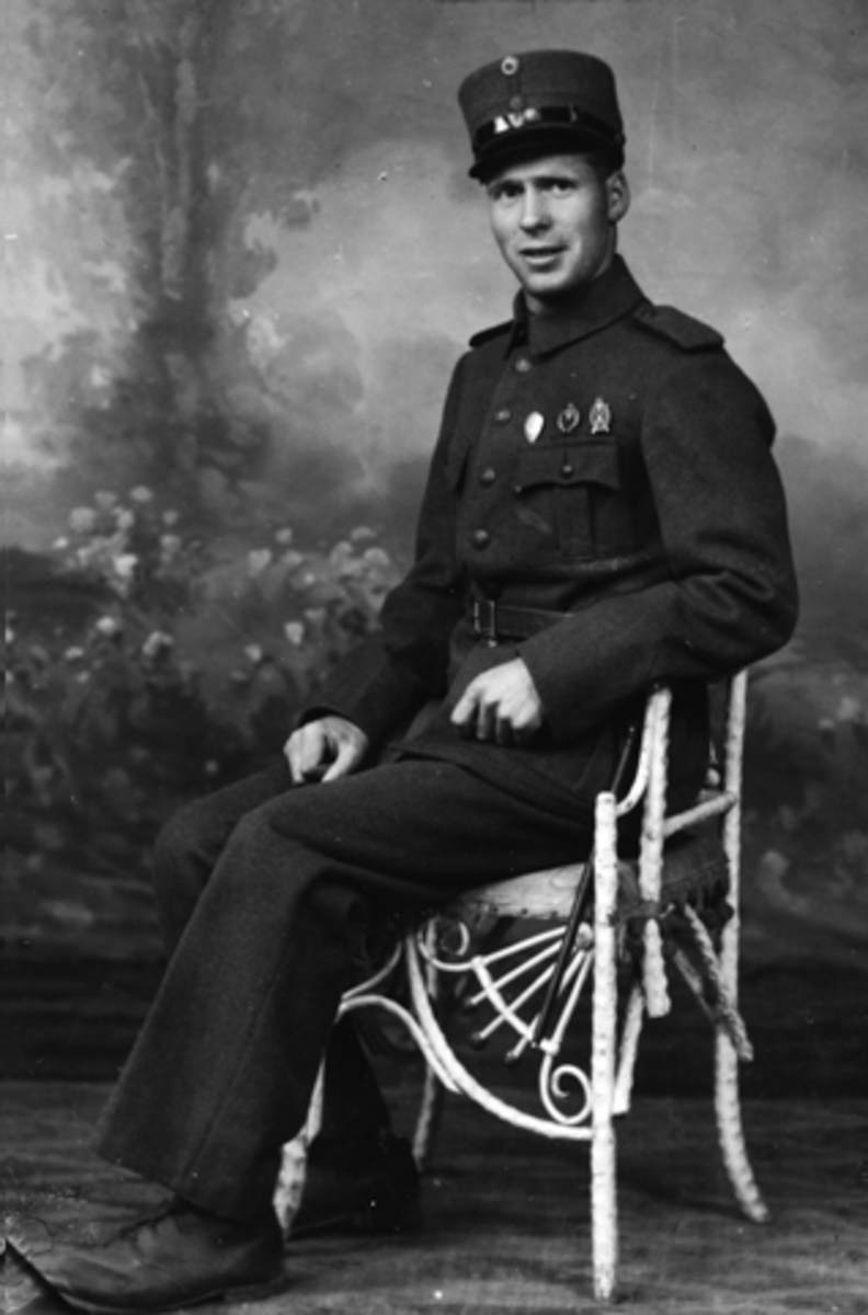 Anno Domkirkeodden, MAGNE BJØRSETH, MILITÆRUNIFORM, CA. 1938.