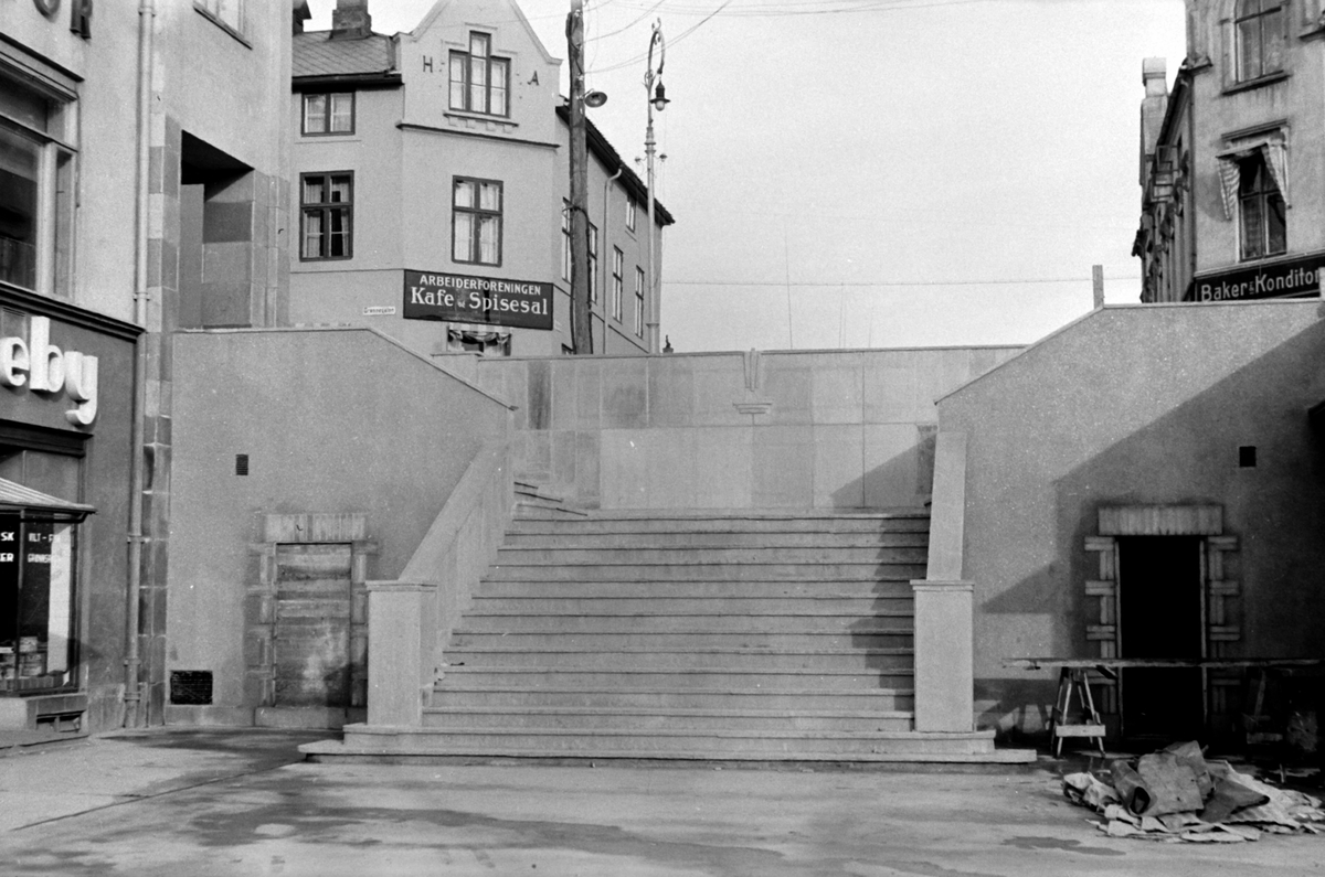 Adolf Skjegstad, HAMAR, ØSTRE TORG, "POSTHUSTRAPPA"