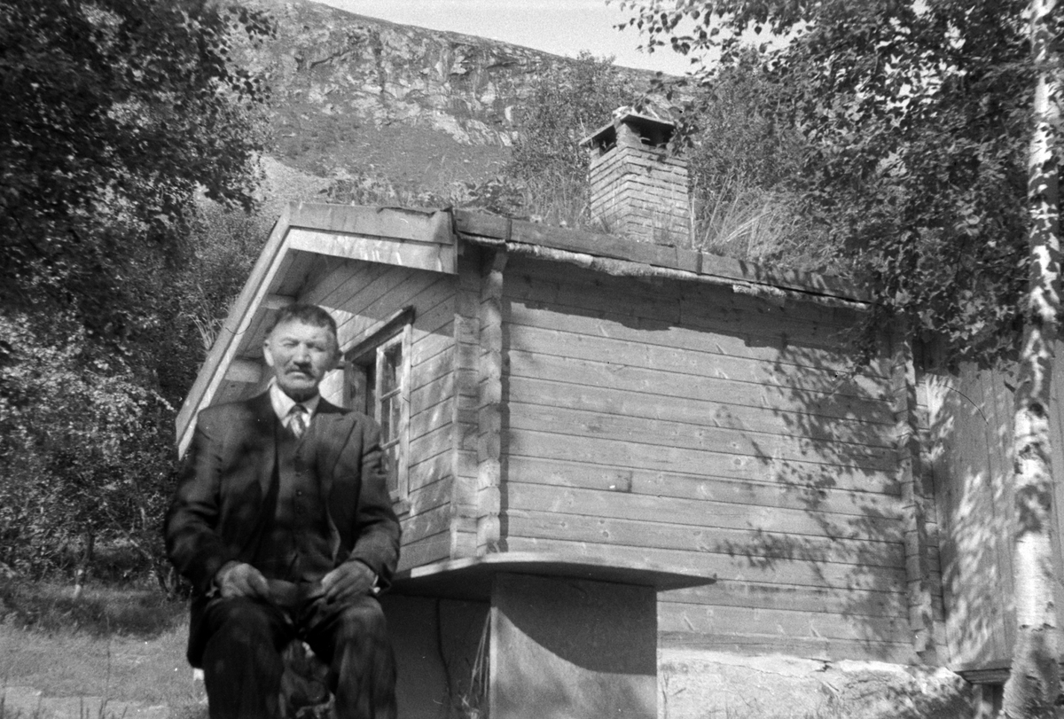 Adolf Skjegstad, Kristian Olsen Skjegstad.