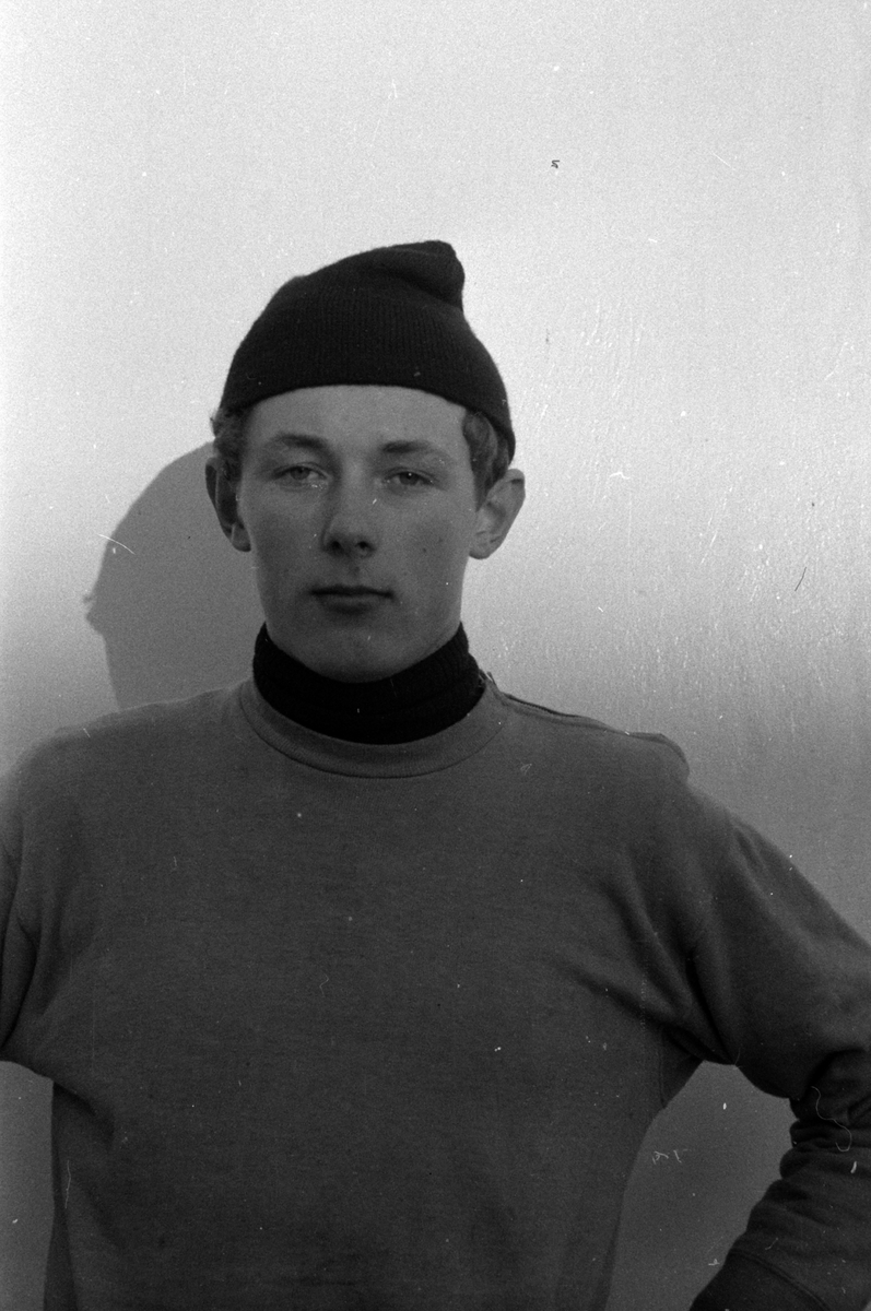 Adolf Skjegstad, HAMAR STADION, UKJENT SKØYTELØPER.