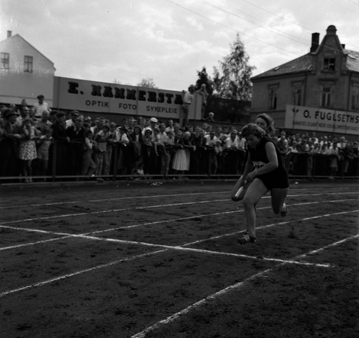 Adolf Skjegstad, HAMAR STADION, FRIIDRETT, KVINNESTAFETT.