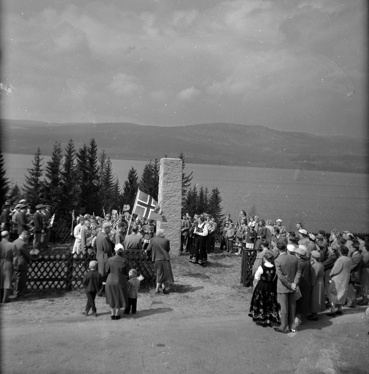 Adolf Skjegstad, AVDUKING AV MINNESMERKE STRANDLYKKJA?