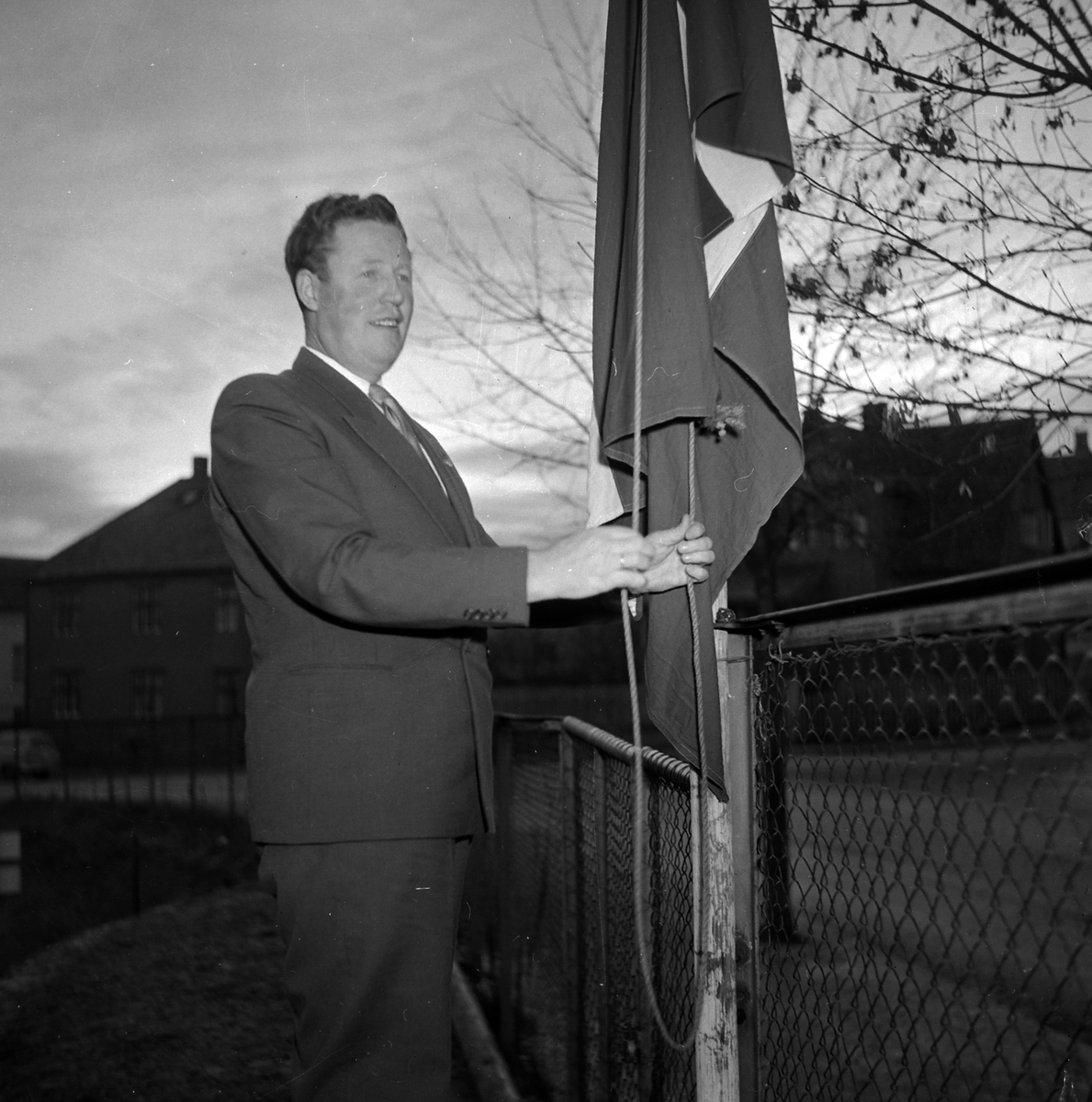 Adolf Skjegstad, Banemester Alf "Jønna" Ingvaldsen, Hamar Stadion.