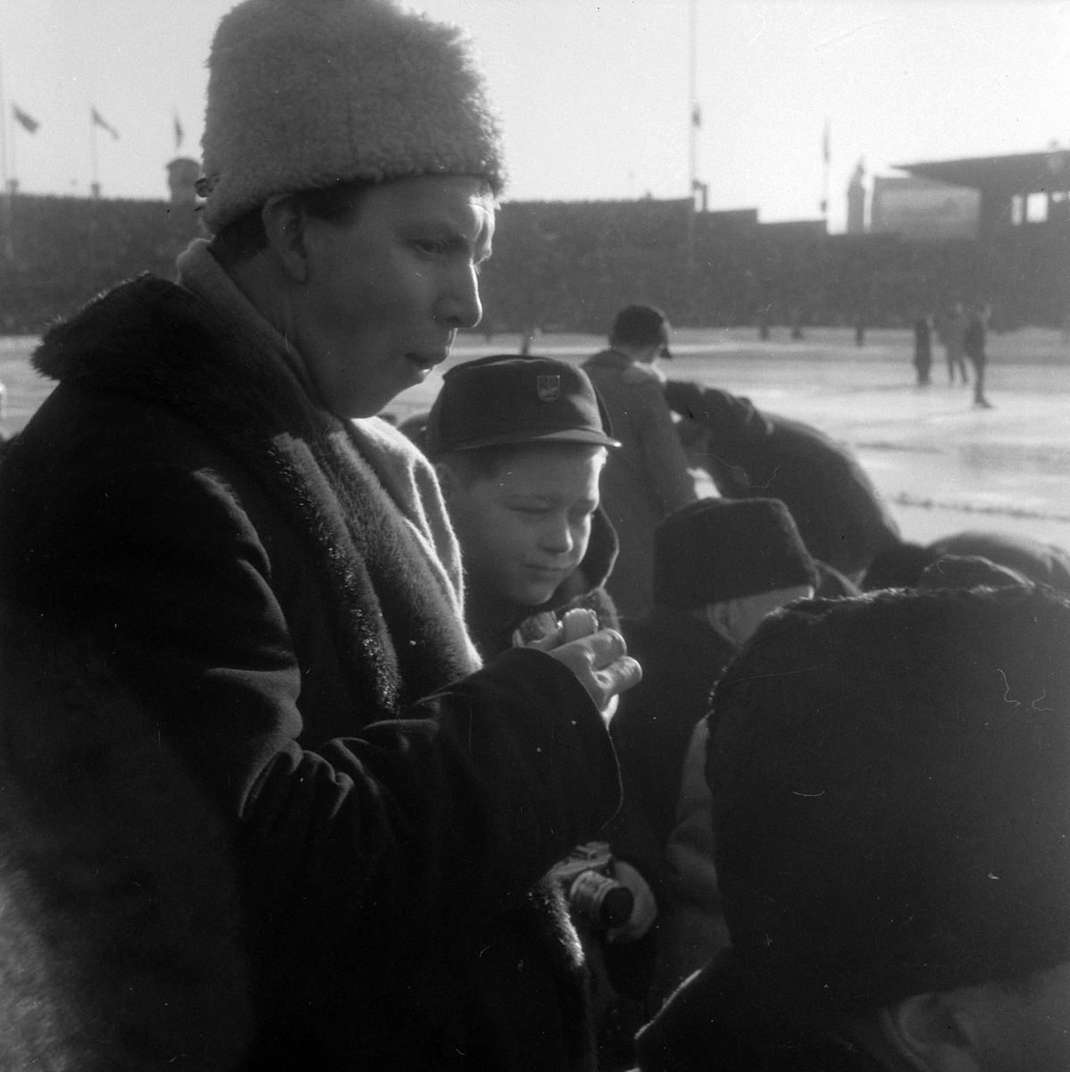 Adolf Skjegstad, SKØYTEPUBLIKUM PÅ BISLETT STADION, 1950 ÅRENE.