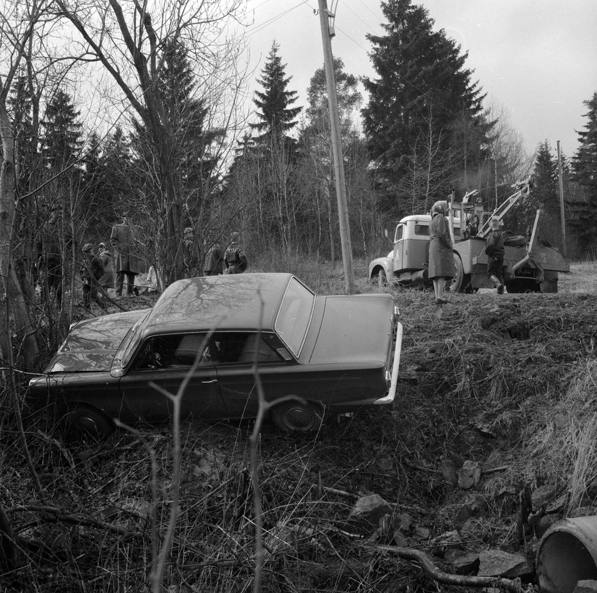 Adolf Skjegstad, BILULYKKE, PERSONBIL FORD CORTINA C-71150 I GRØFTA, RASCHS VEI, OSLO?, KRANBIL FRA FALKEN REG. NR. 29-80-17.