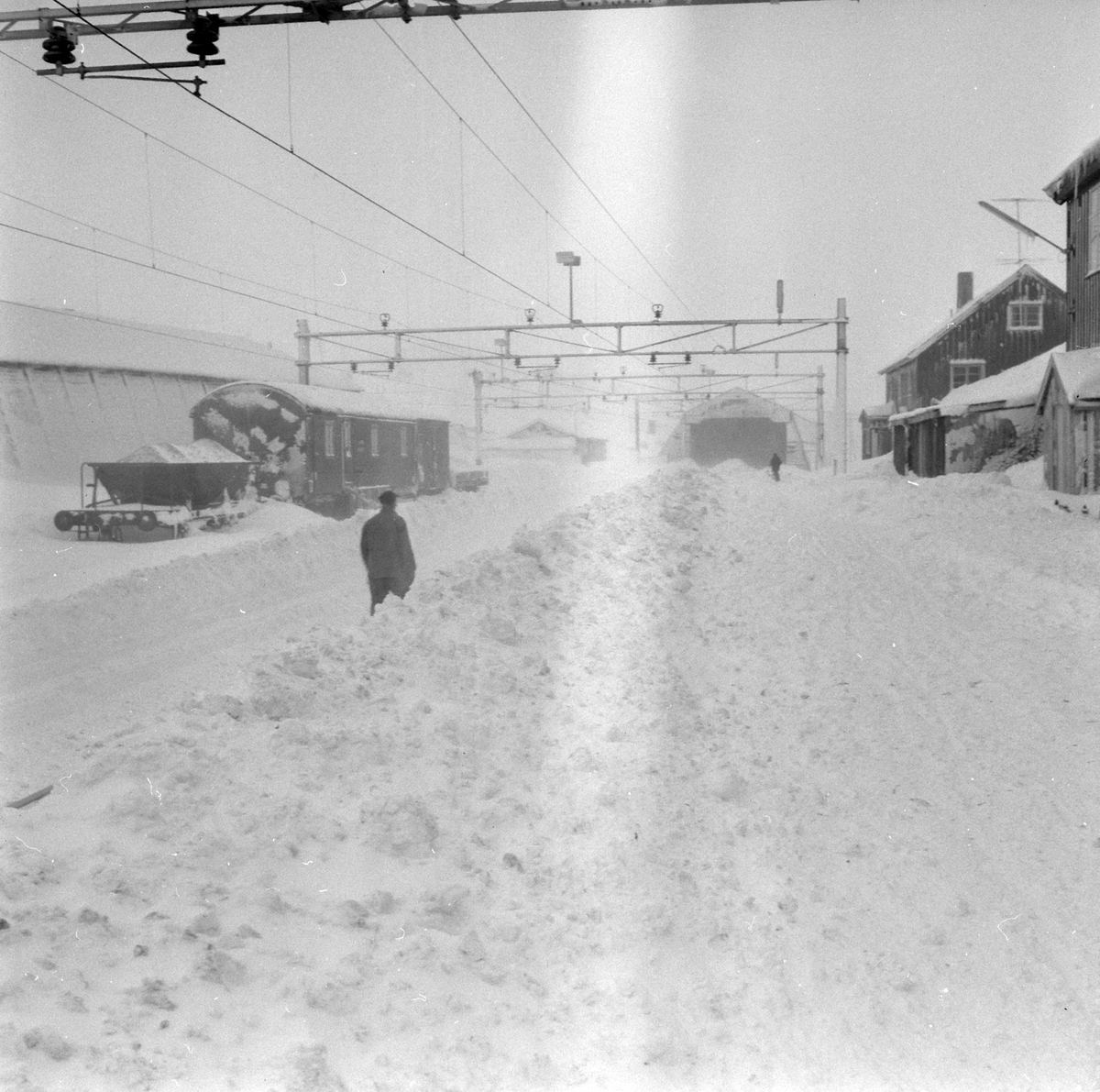 Adolf Skjegstad, FINSE JERNBANESTASJON, VINTER, SNØBRØYTING,