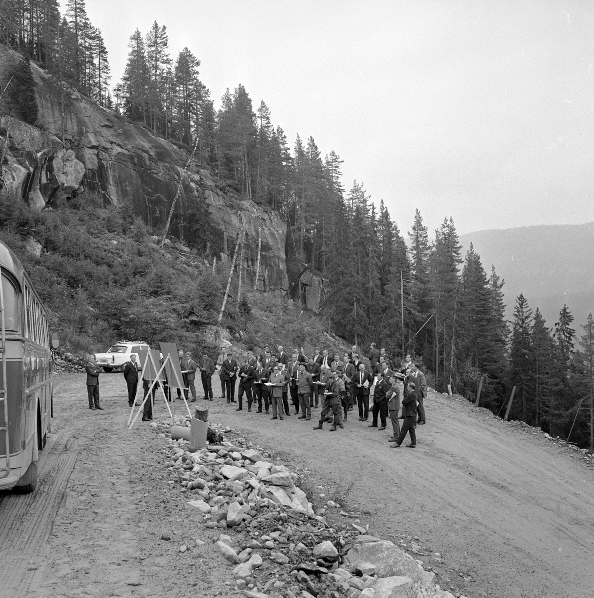 Adolf Skjegstad, Vegutbygging, befaring, ukjent sted,