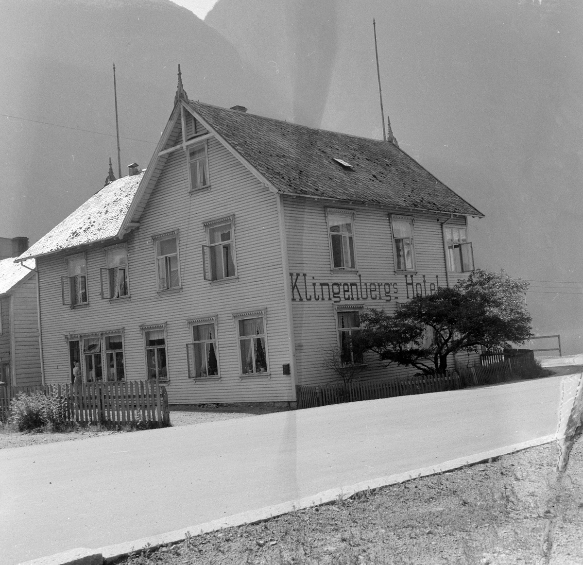 Adolf Skjegstad, KLINGENBERGS HOTEL, ÅRDALSTANGEN?