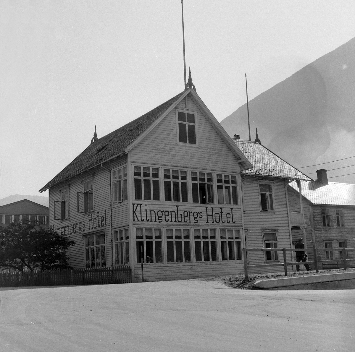 Adolf Skjegstad, KLINGENBERGS HOTEL, ÅRDALSTANGEN?