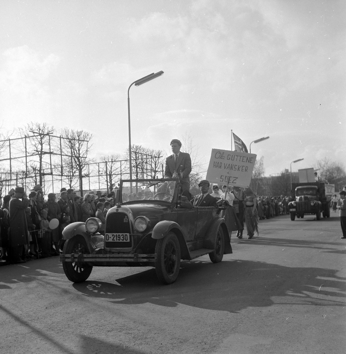 Adolf Skjegstad, Russefeiring, russetog, plakat, personbil D-21930, Strandgata Hamar.