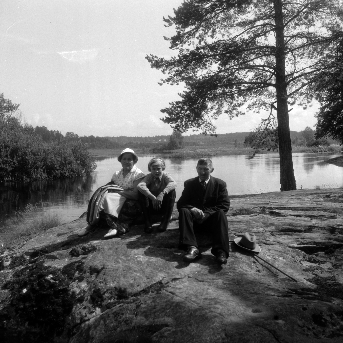 Adolf Skjegstad, Petra og Asbjørg Skjegstad sammen med Kristian Olsen Skjegstad.