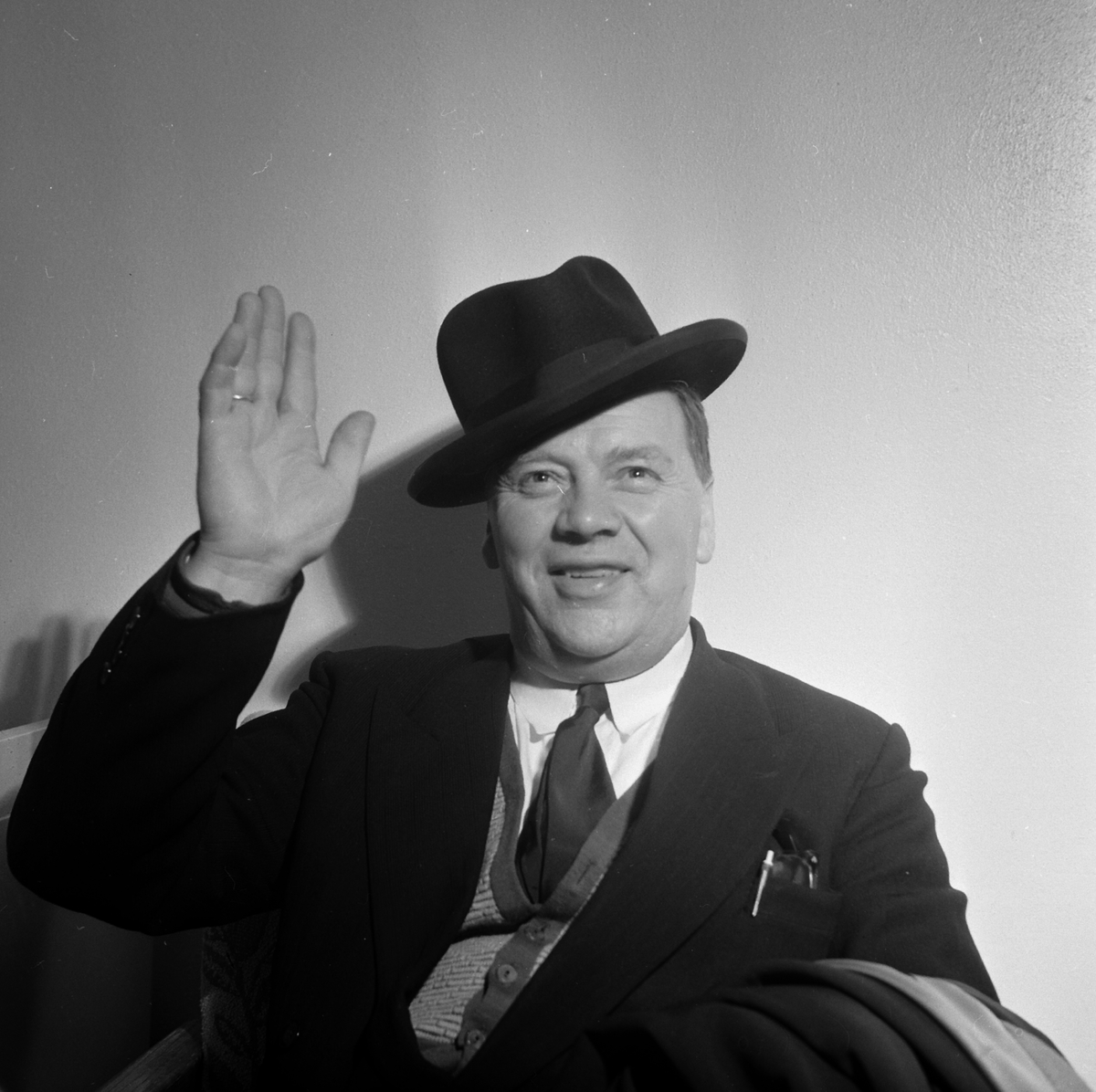 Adolf Skjegstad, Adolf Skjegstad med hatt.