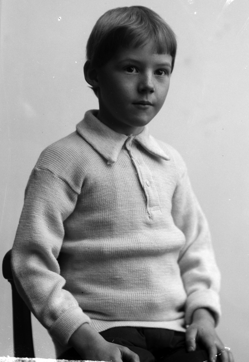 Christian Grundseth, ASTRUP FRU, GUTT, DEN YNGSTE, HALVFIG. 23328