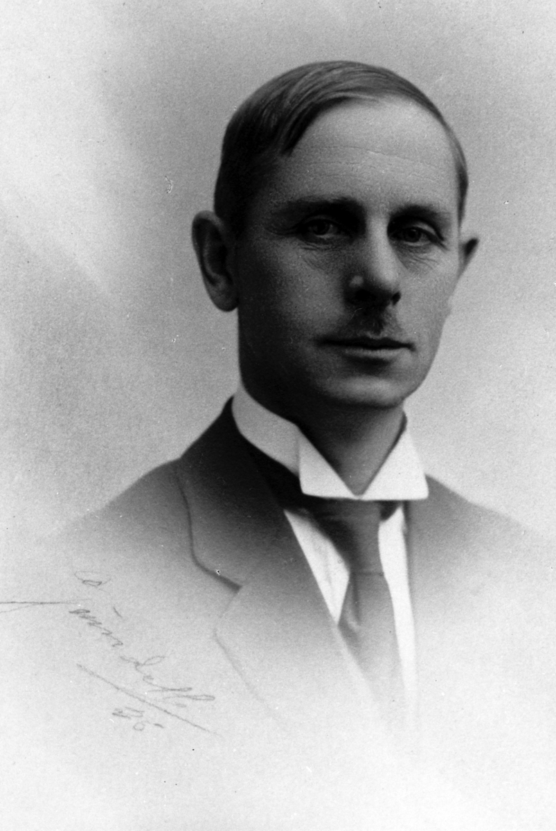 Christian Grundseth, BERG ANTON, HALVFIG. , 30103