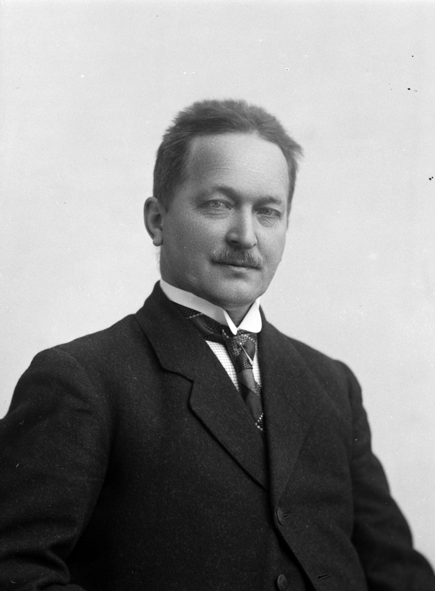 Christian Grundseth, BERGER KJØPMANN, HALVFIG. , 30140