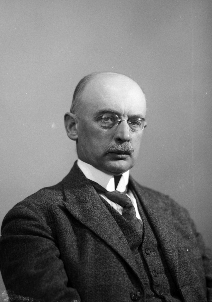 Christian Grundseth, BERGH ADVOKAT, HALVFIG. , 34669
