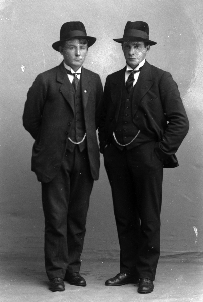 Christian Grundseth, BRUN JØRGEN J. , GR: 2 MENN, 23485
