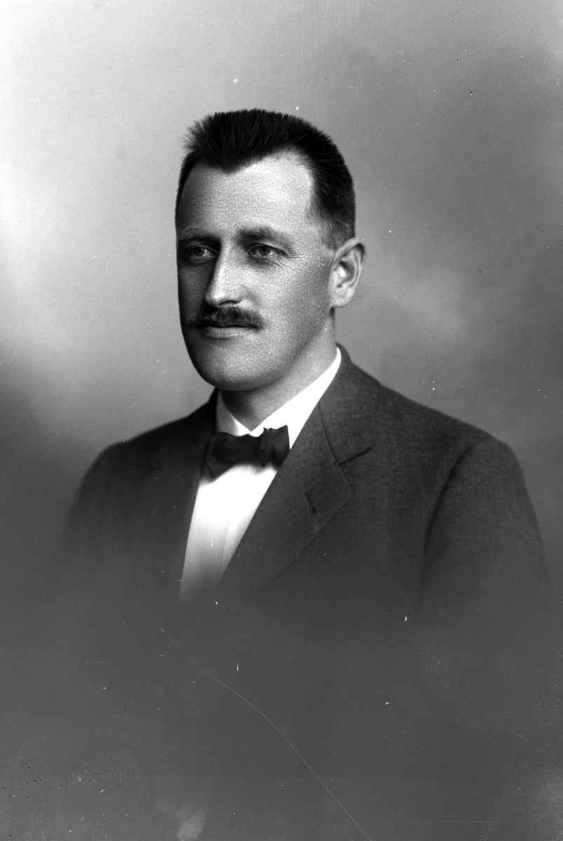 Christian Grundseth, ERIKSEN OTTO, HALVFIG. , 25836