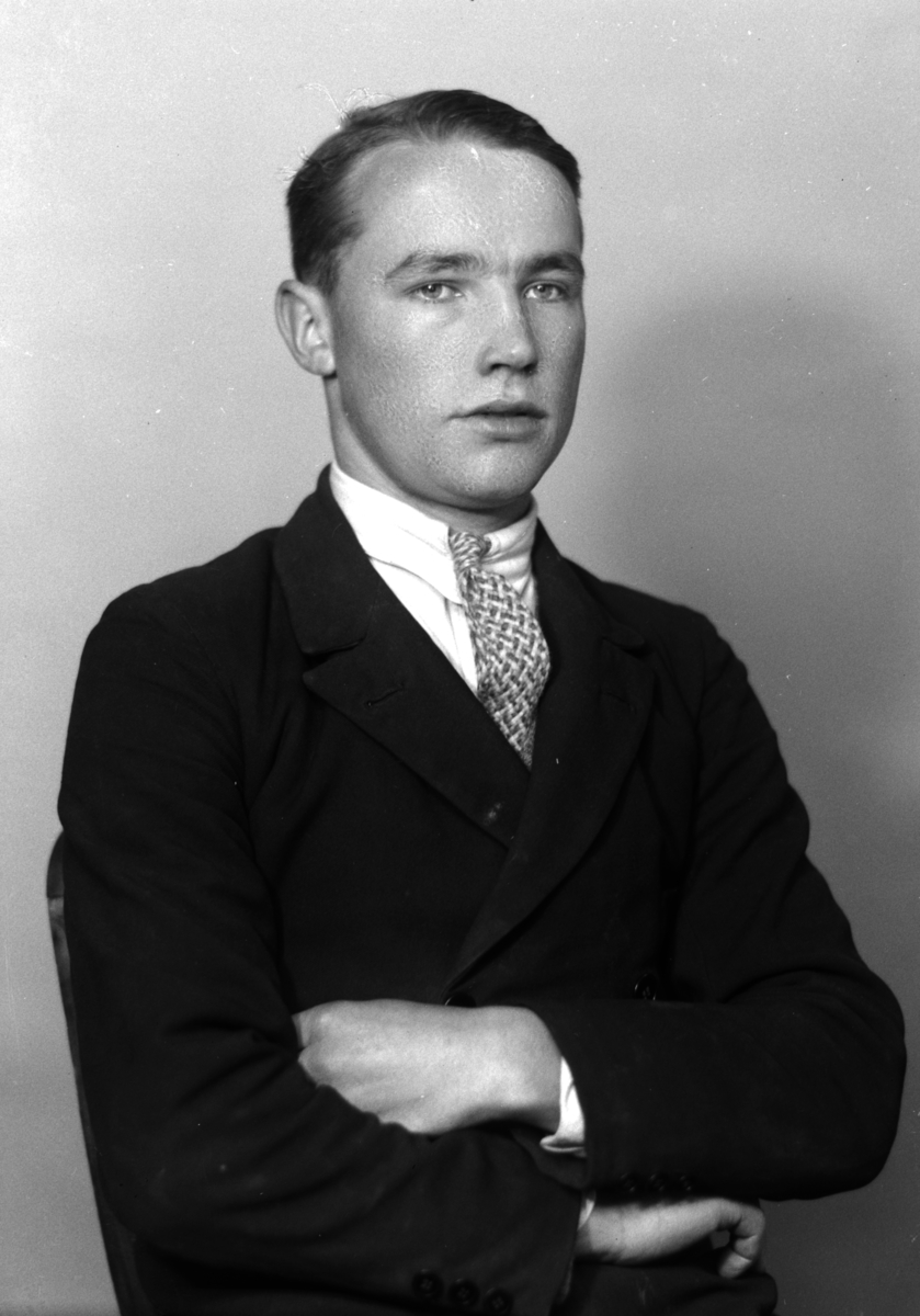 Christian Grundseth, FINBORUD KR. , HALVFIG. , SERT. 38496