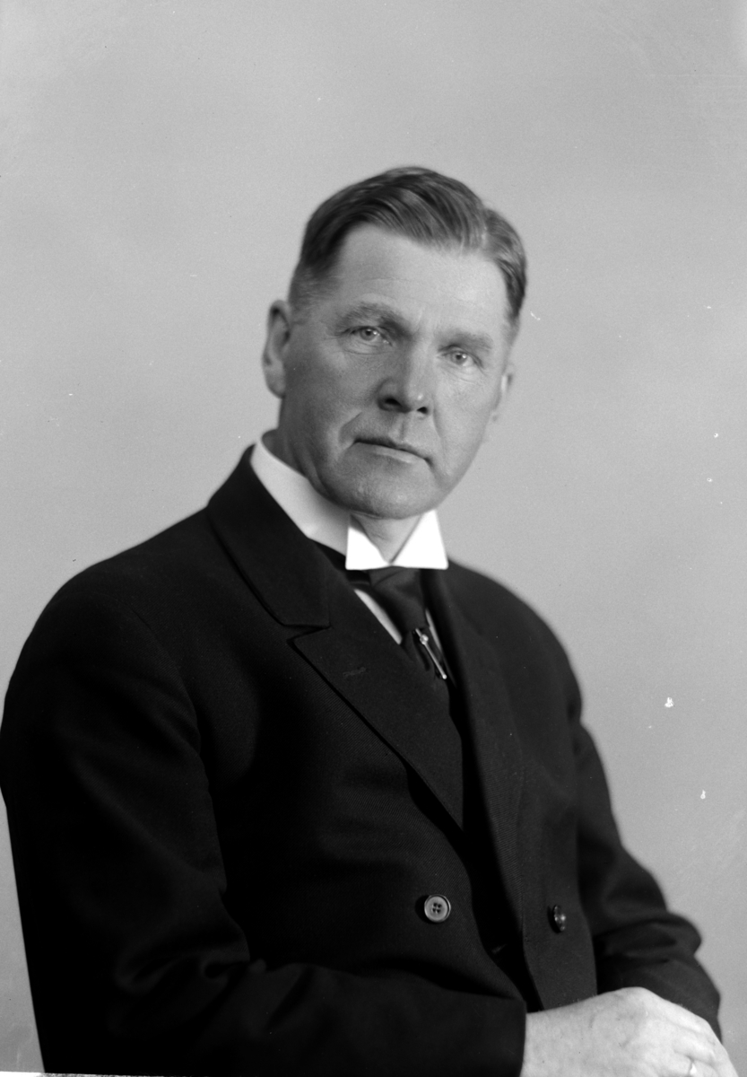 Christian Grundseth, GRANERUD JOHS. , HALVFIG. , 33097