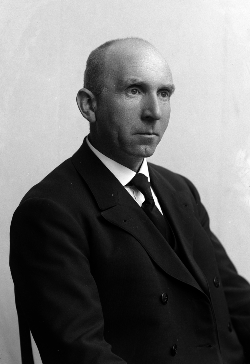 Christian Grundseth, GRIEG LEKTOR, HALVFIG. , 31532