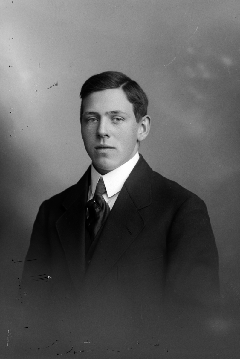 Christian Grundseth, HAGEN EYOLF, HALVFIG. , 19103