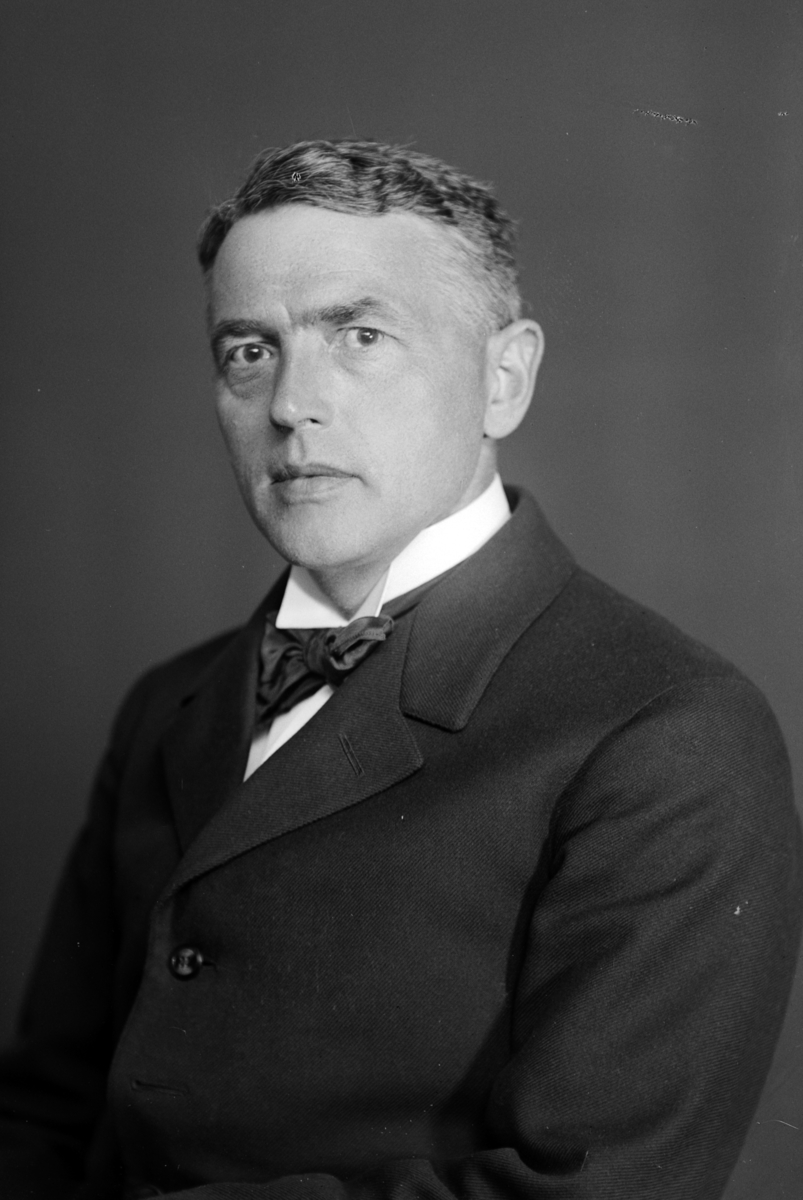 Christian Grundseth, HAUGE LÆRER, HALVFIG. , 32801