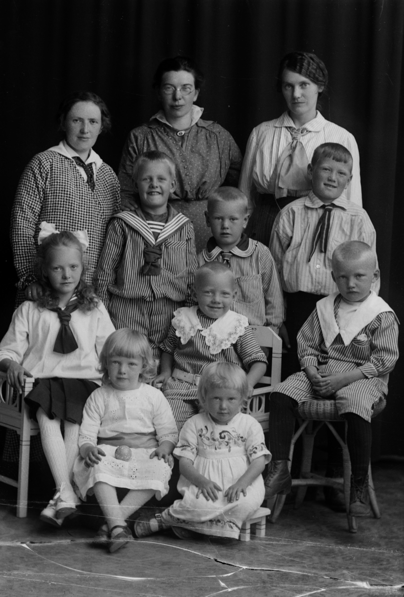 Christian Grundseth, LUND MARIE, GR: 11, 3 DAMER + BARN, 19492
