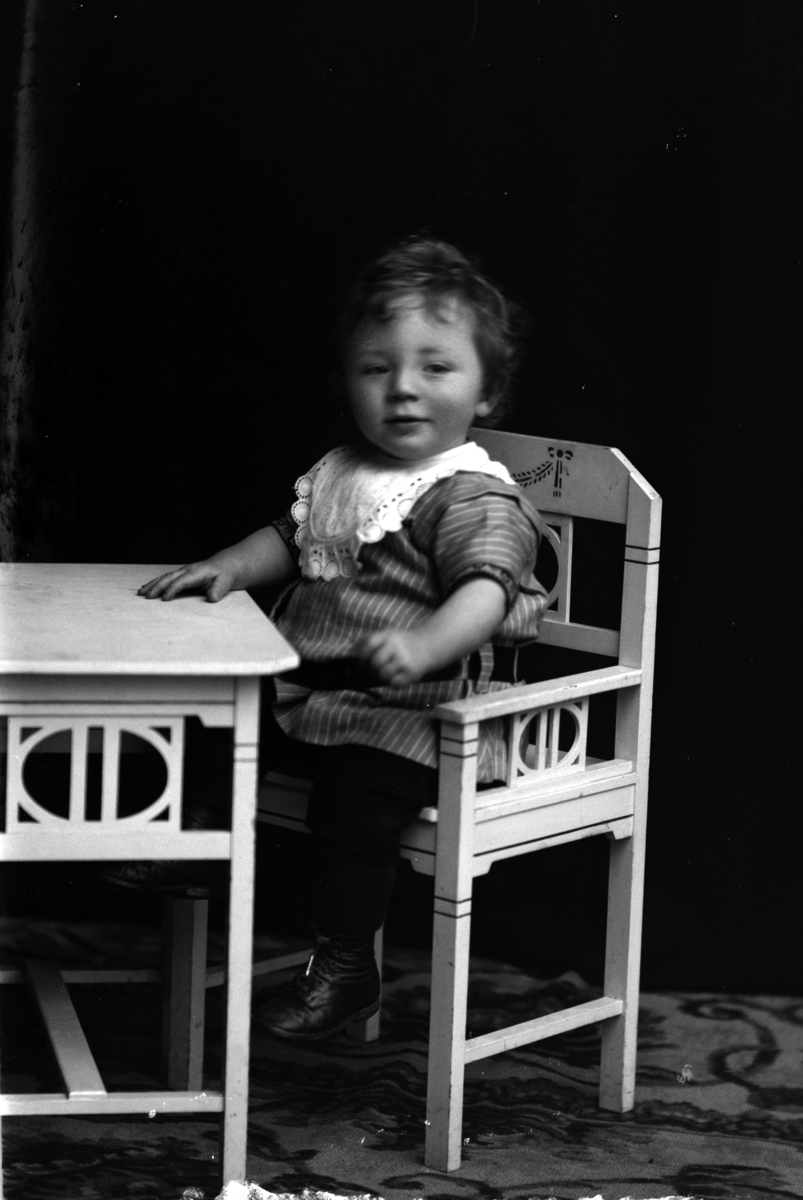 Christian Grundseth, MYHRE-NILSEN, LITE BARN, HELFIG. , 21384