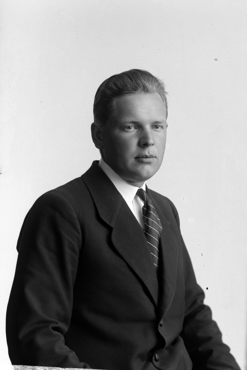 Christian Grundseth, NORSENG RAGN. , HALVFIG. , 22294