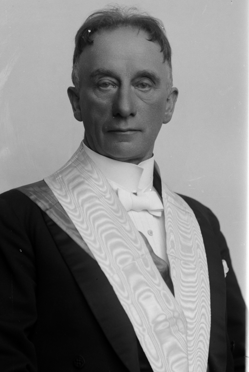 Christian Grundseth, SAKSLUND, PREST, ORDENSBÅND, HALVFIG. , 27609
