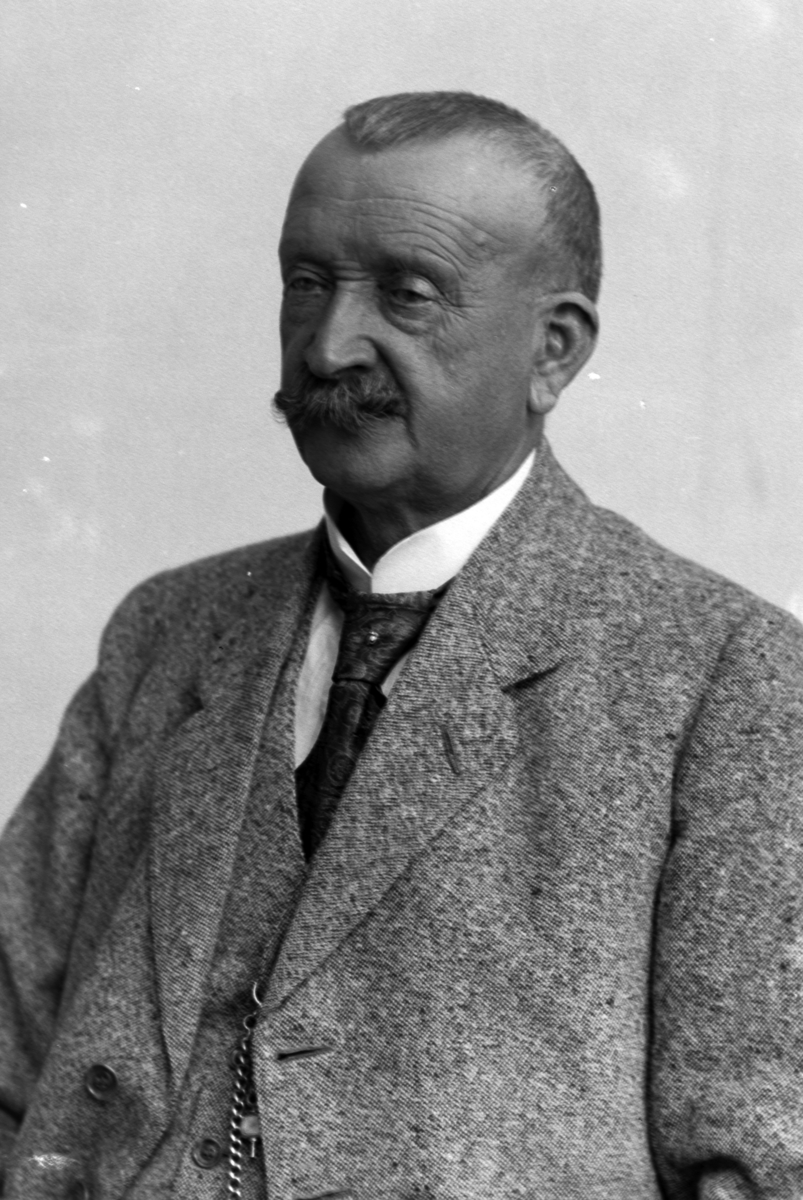 Christian Grundseth, STERUD O. , HALVFIG. , MANN, 30467