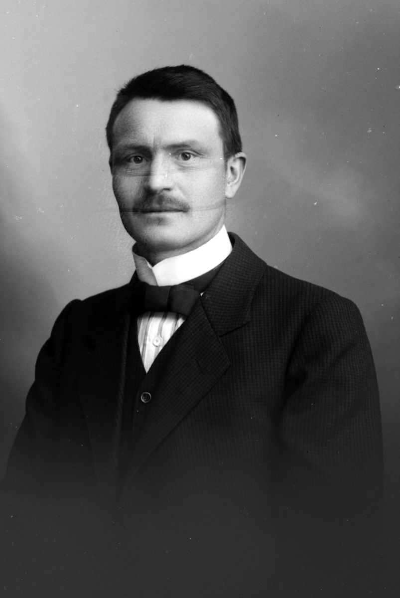 Christian Grundseth, STRÆTKVERN INGENIØR, BROWV BOVERI, HALVFIG. , 13941