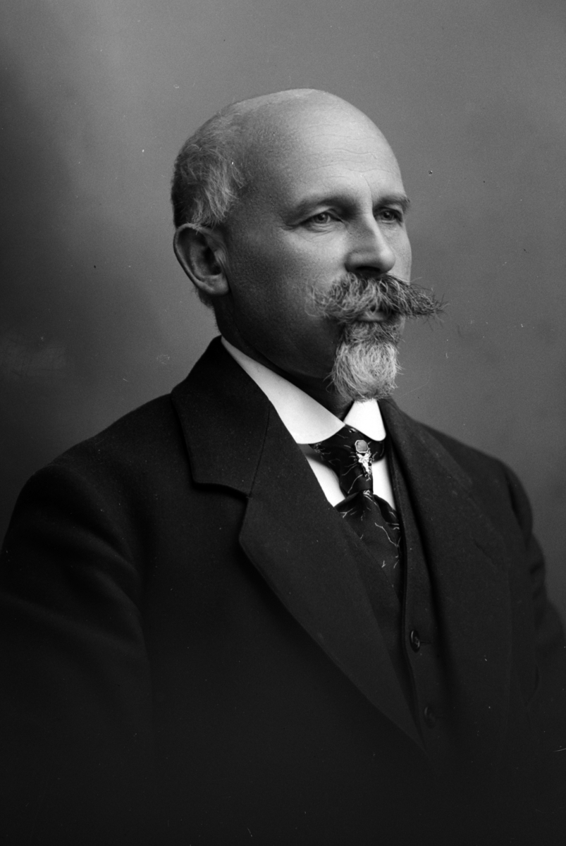 Christian Grundseth, SUNDT INGENIØR, HALVFIG. , 21389