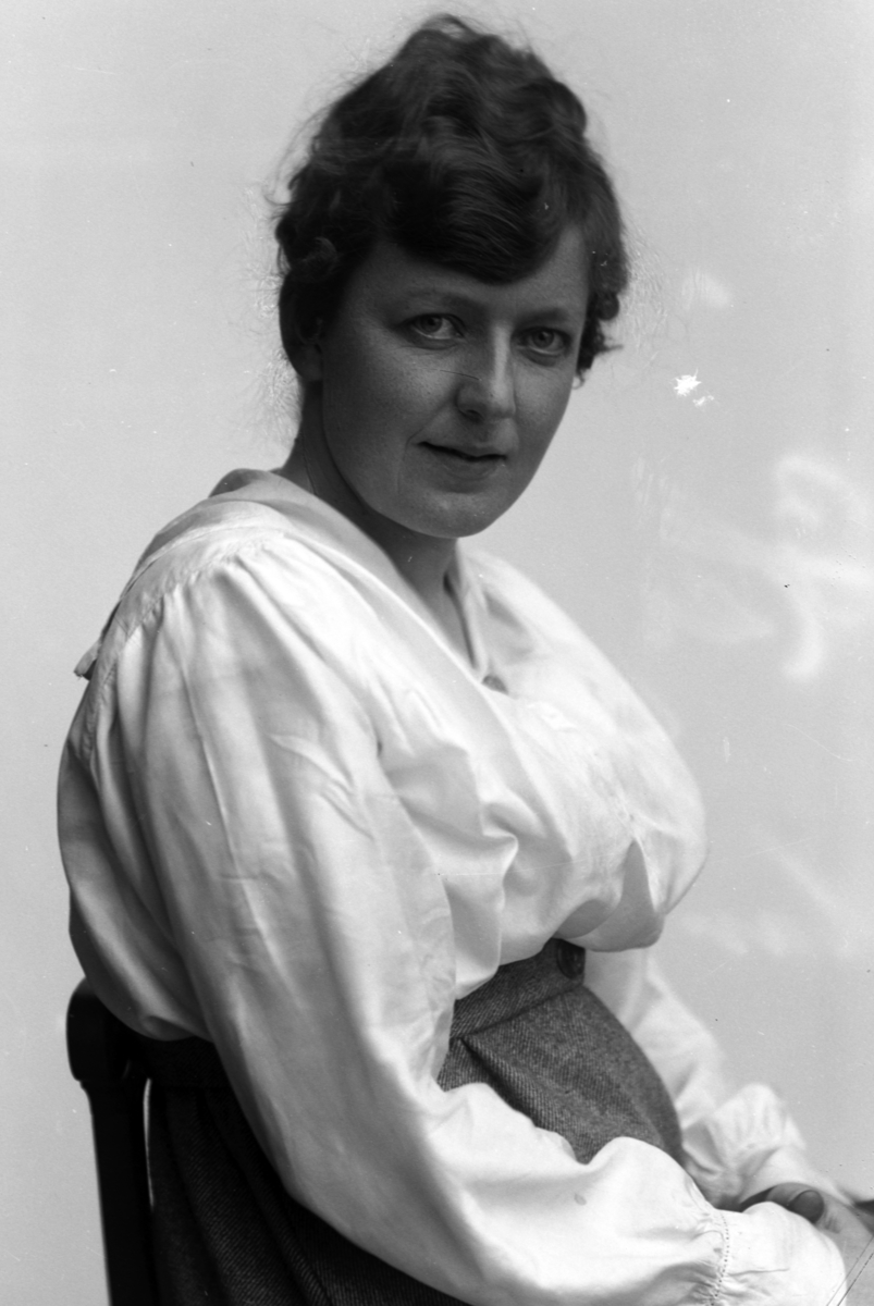 Christian Grundseth, SVEEN HELGA, HALVFIG. , 23629