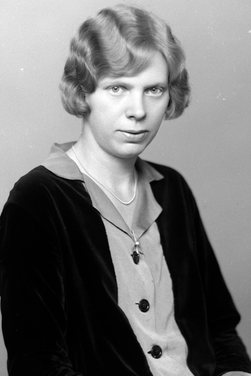 Christian Grundseth, TRANA AGNES, HALVFIG. , 35043