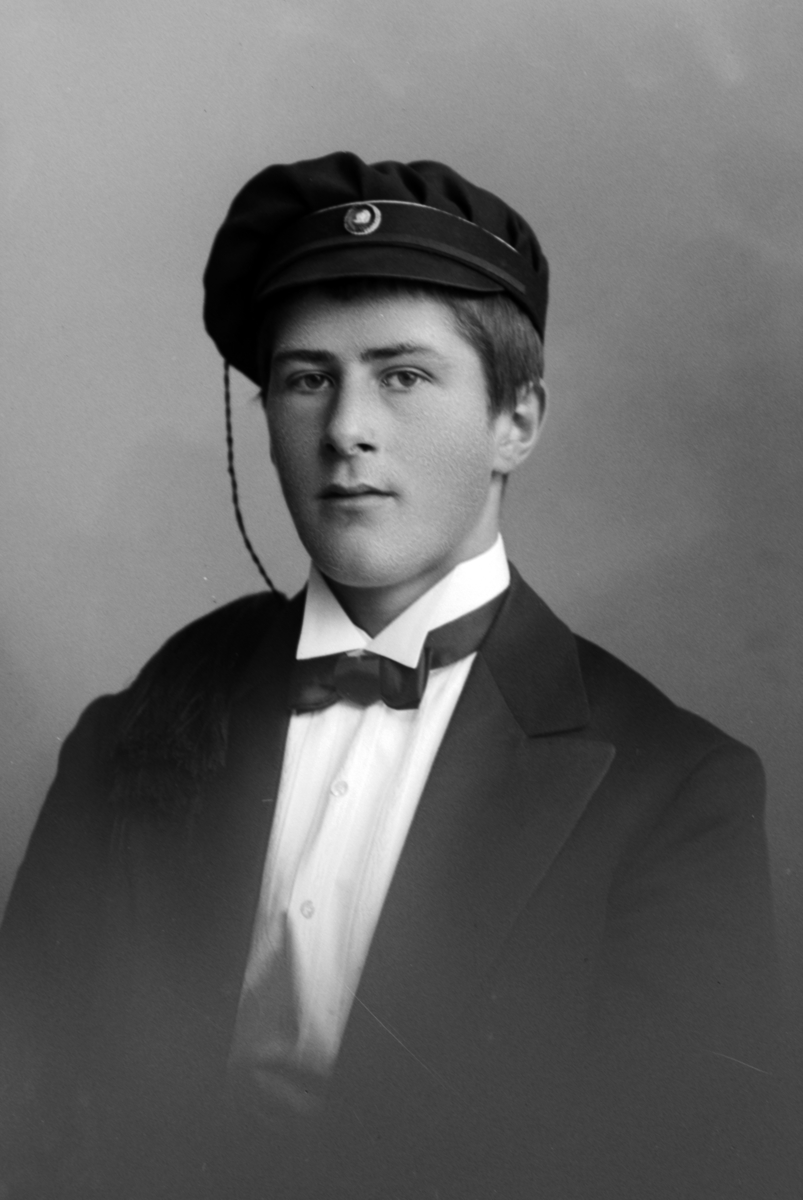 Christian Grundseth, VEFRING STUDENT, HALVFIG. , 19427