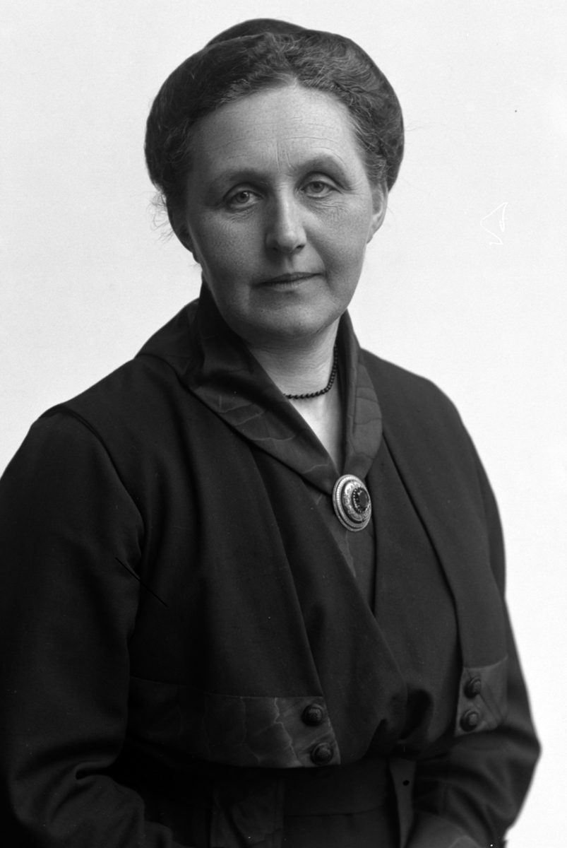 Christian Grundseth, VÆRINGSAASEN LENSMANN FRU, HALVFIG. , 21952