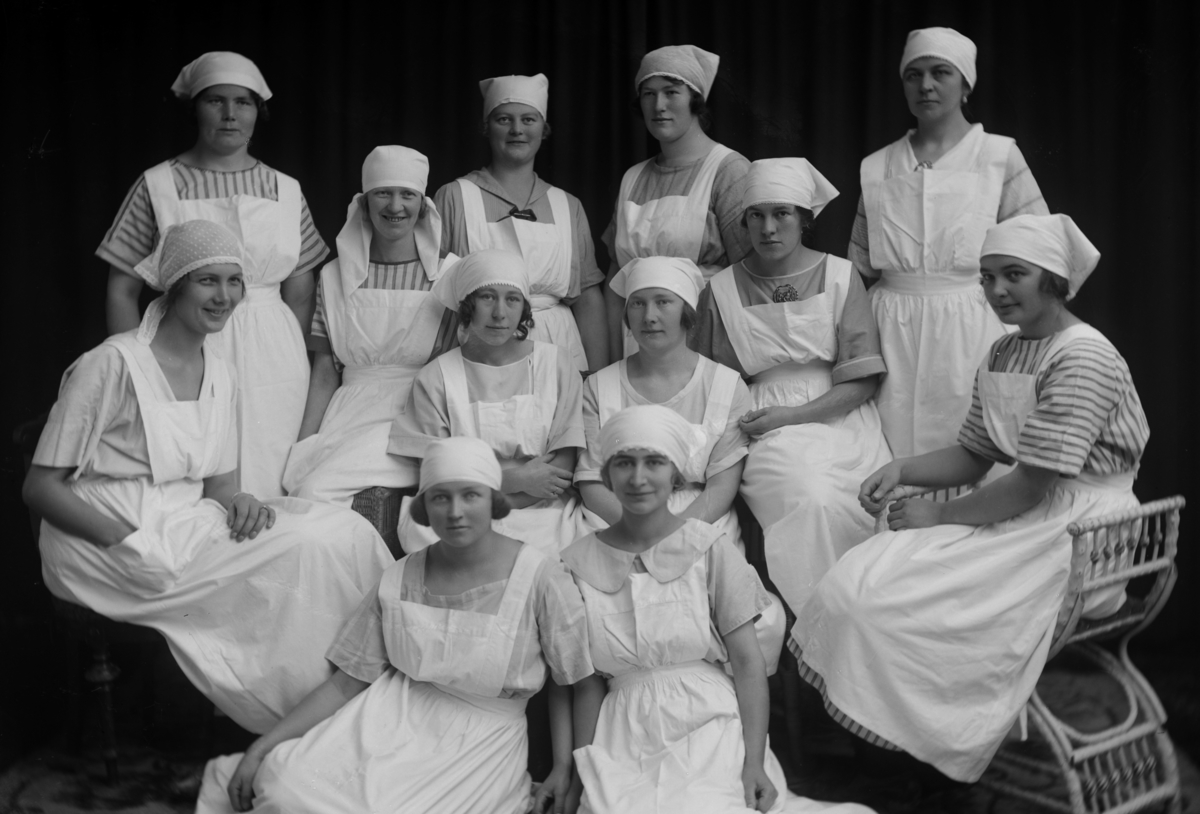 Christian Grundseth, DYSTINGBO HUSTELLSKOLE PÅ RIDABU I HAMAR GR: 12, UKJENTE ELEVER, 1924.
