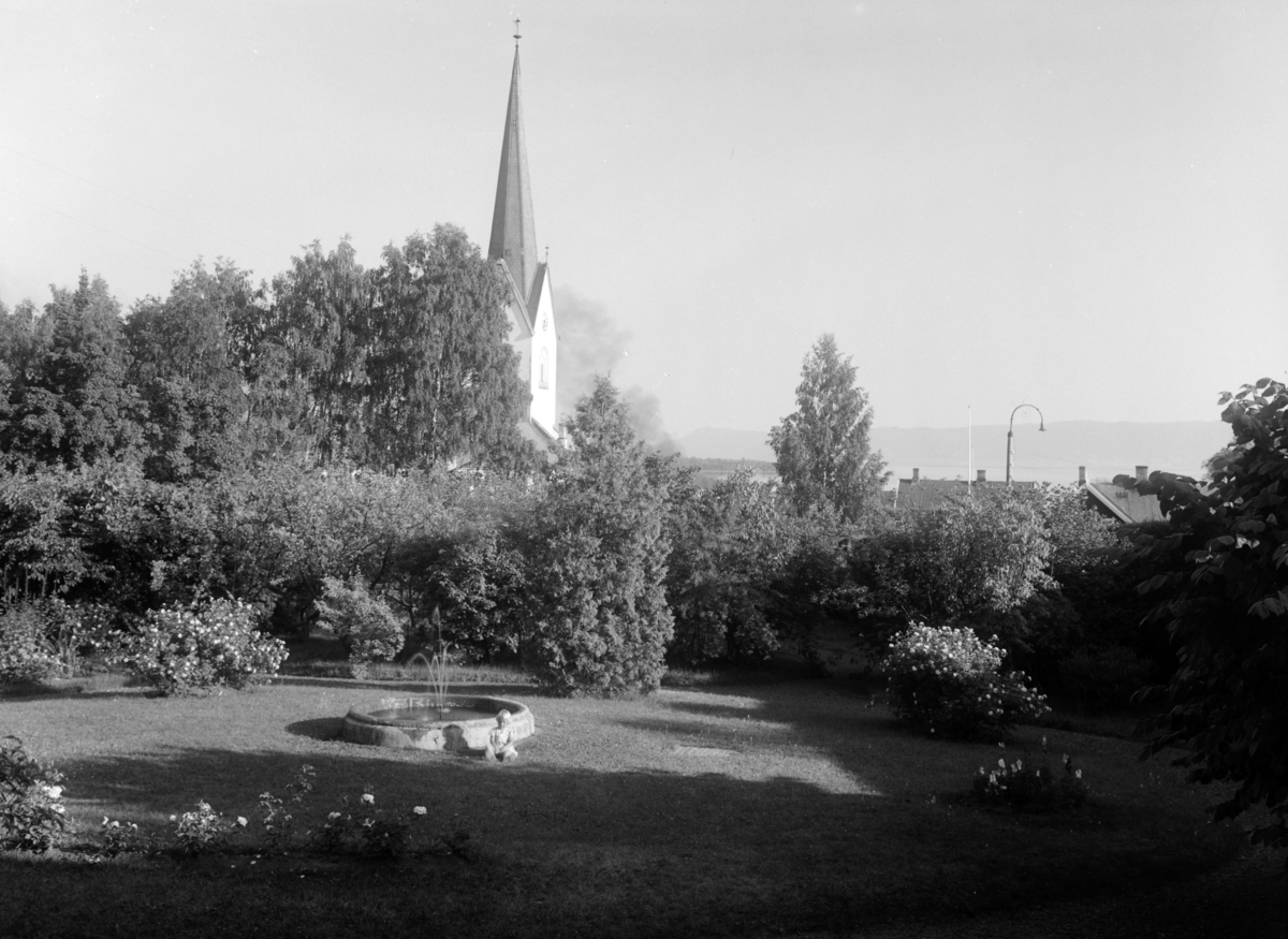 Christian Grundseth, UTSIKT FRA HAMAR BISPEGÅRD MOT KIRKEN, HAGEN, 37180