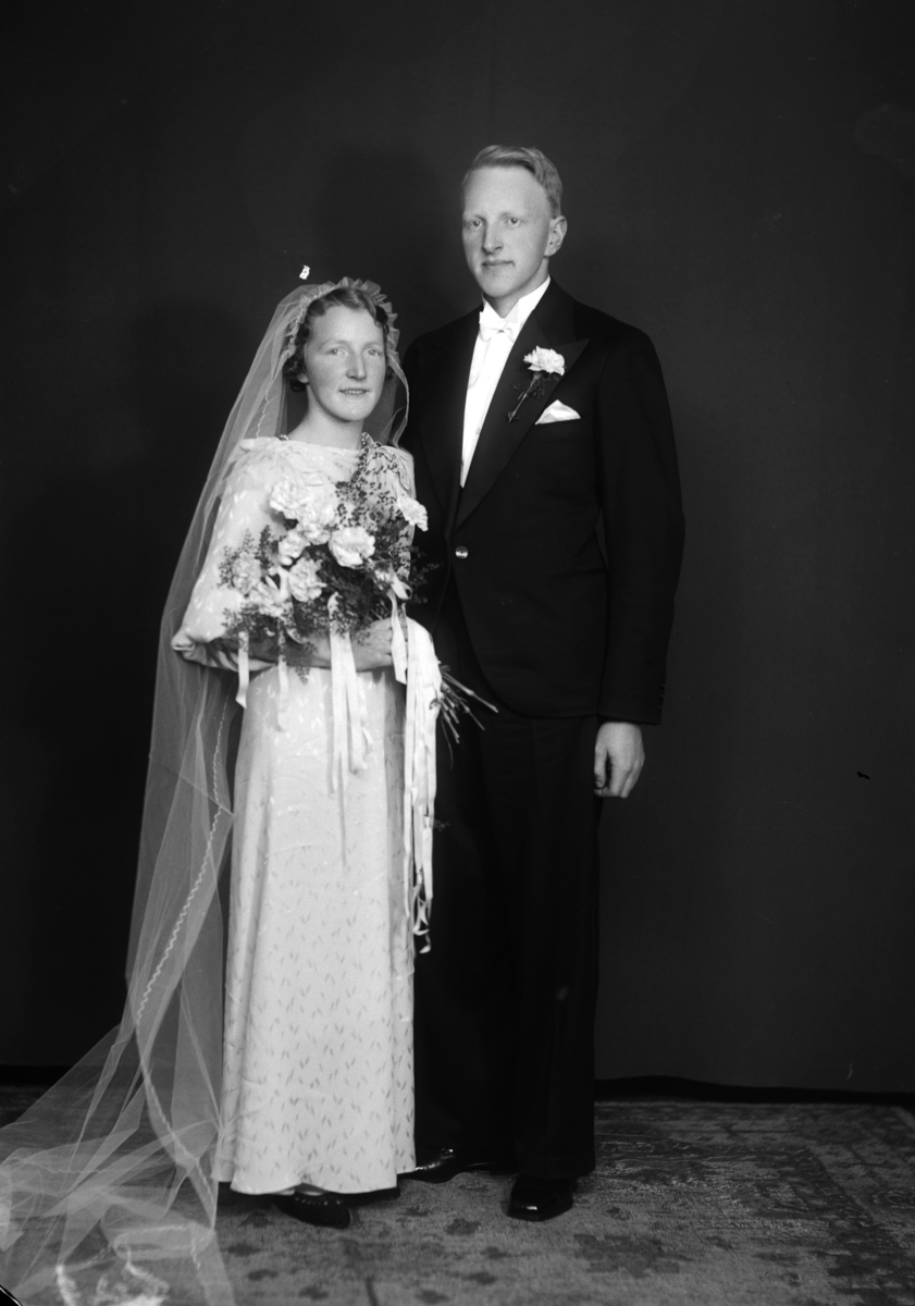 Christian Grundseth, HUSE E. H. , LØTEN, GR: 2 BRUDEPAR, ERIK OG ELIAS HUSE, LØTEN.
