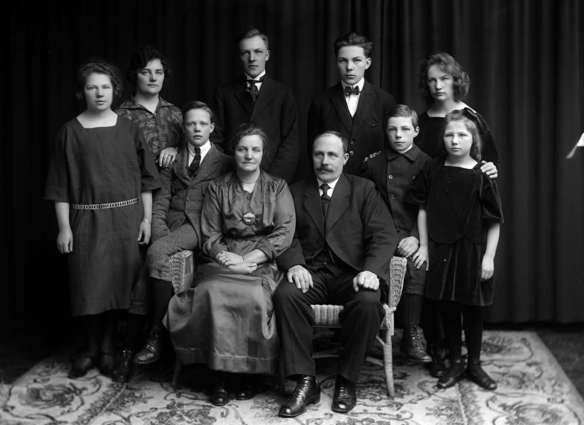Christian Grundseth, KNUDSEN K. , HØRSAND, GR: 10, FAMILIE, 28025.