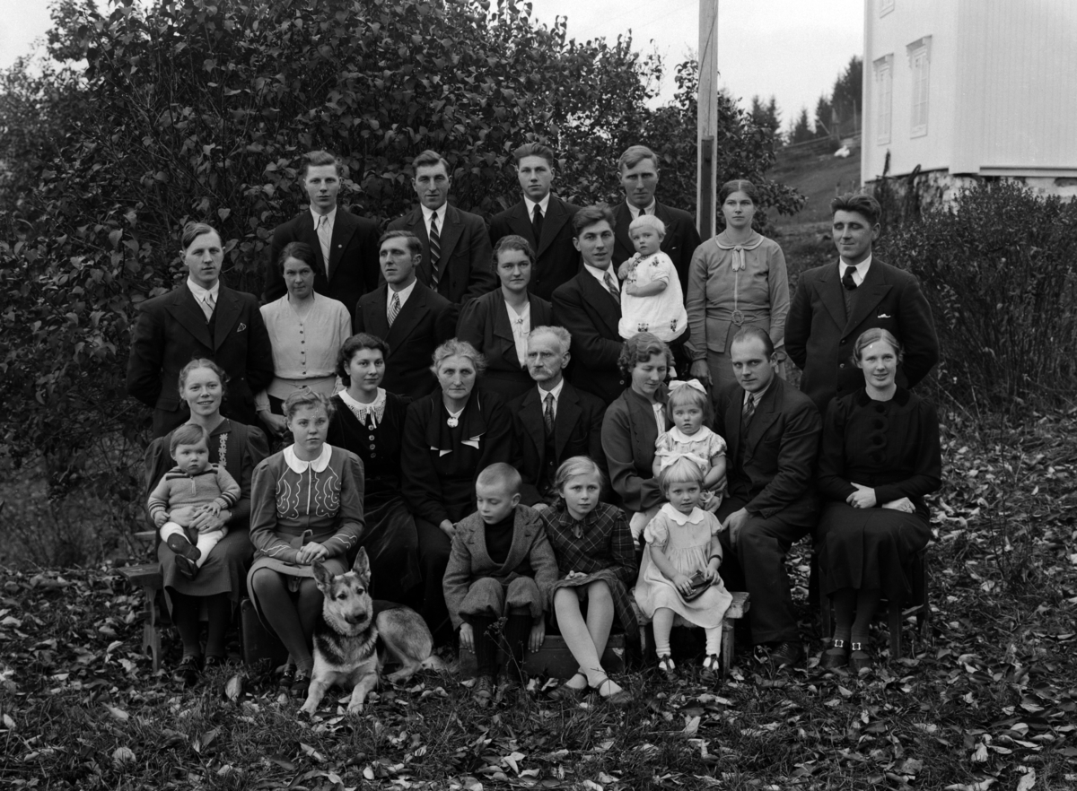 Christian Grundseth, SUNDHEIM, NES I RINGSAKER, GR: 25, FAMILIEGRUPPE, BARN OG VOKSNE.
