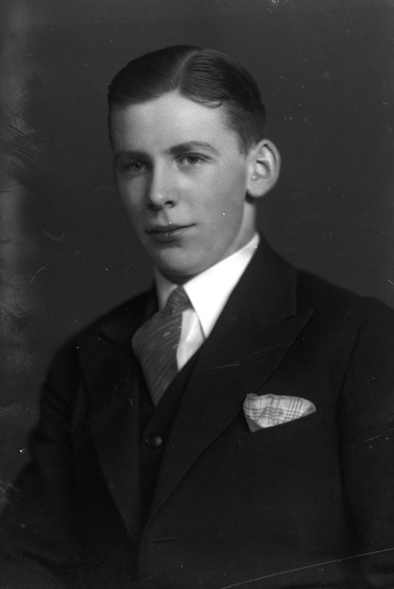 Christian Grundseth, WIIK OLE, HALVFIG, 36167
