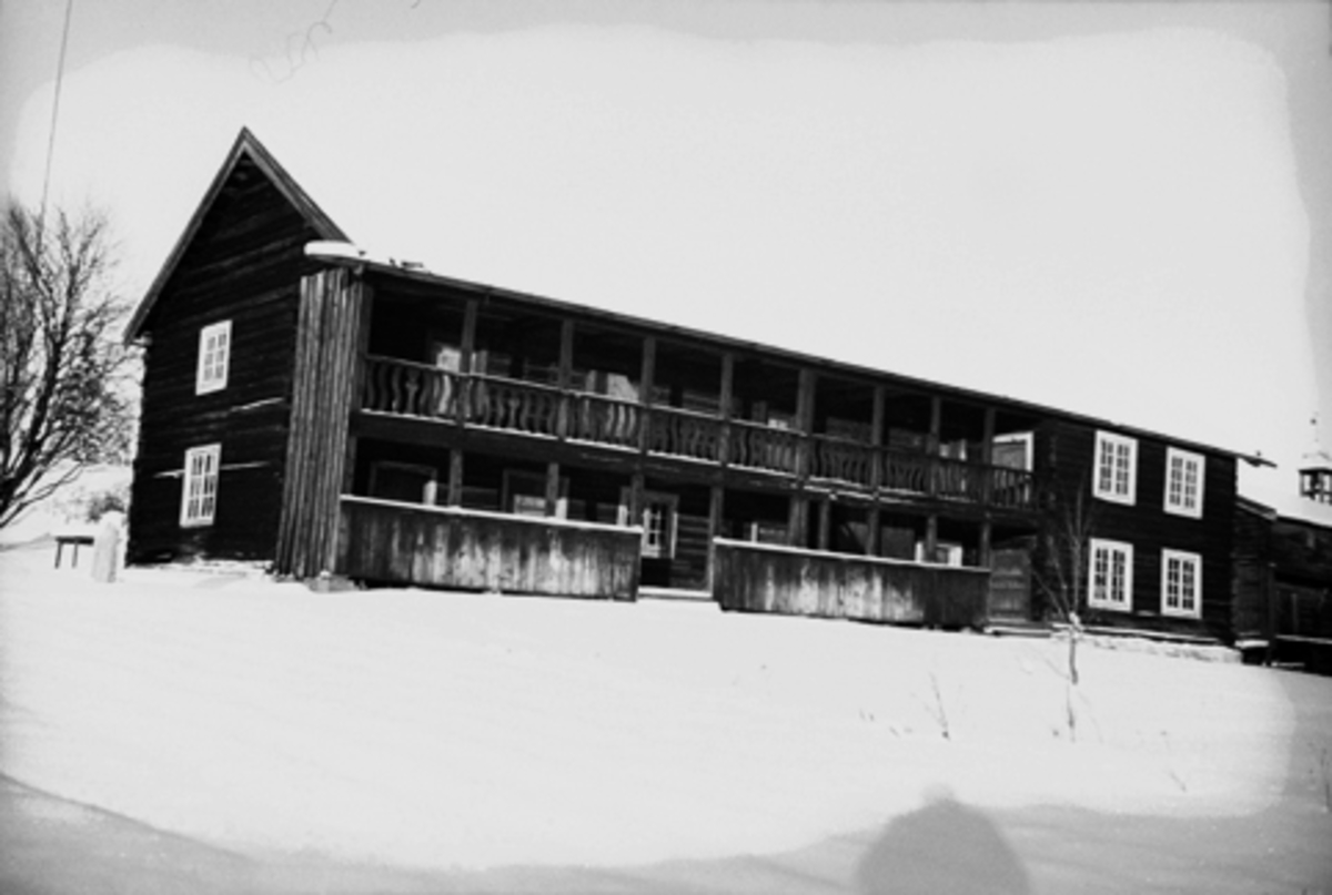 Toralv Bleken-Nilssen, HUBREDBYGNINGEN, EKSTR. , VINTERTIDL. 794, HDH. 15