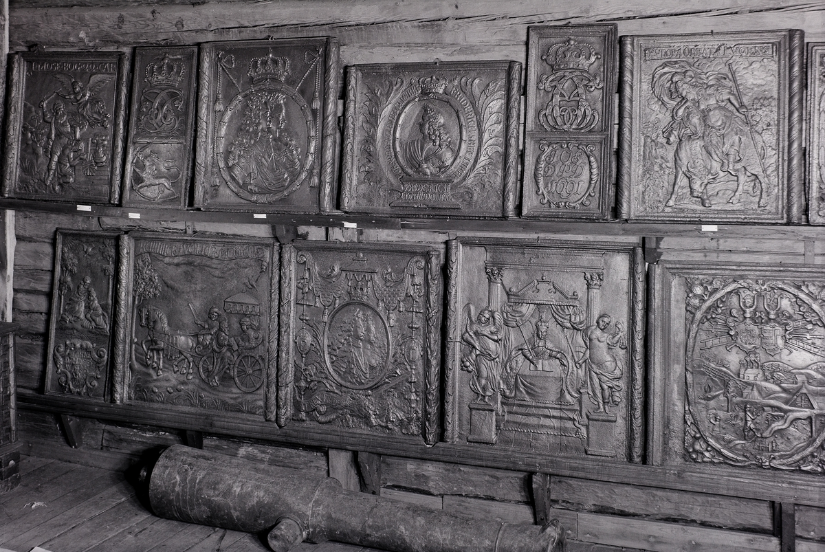 Anno Domkirkeodden, Fra utstillingen av ovnsplater, støperjern,Løtenbygningen, Hedmarksmuseet.